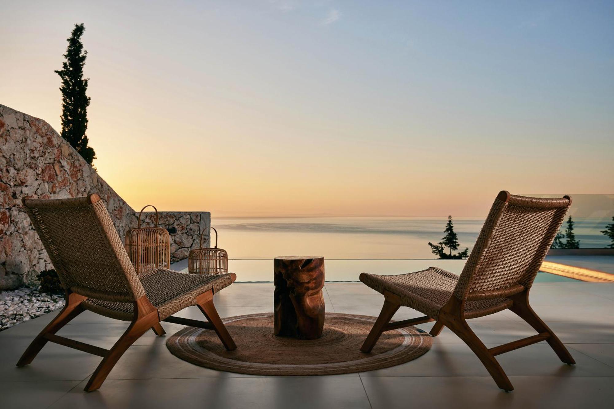 Thelxi's Ii - Brand New Seaview Suite!